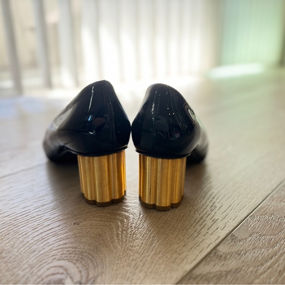 Salvatore Ferragamo Lucca 55 Gold Petal Heel Pumps - Picture 3 of 6